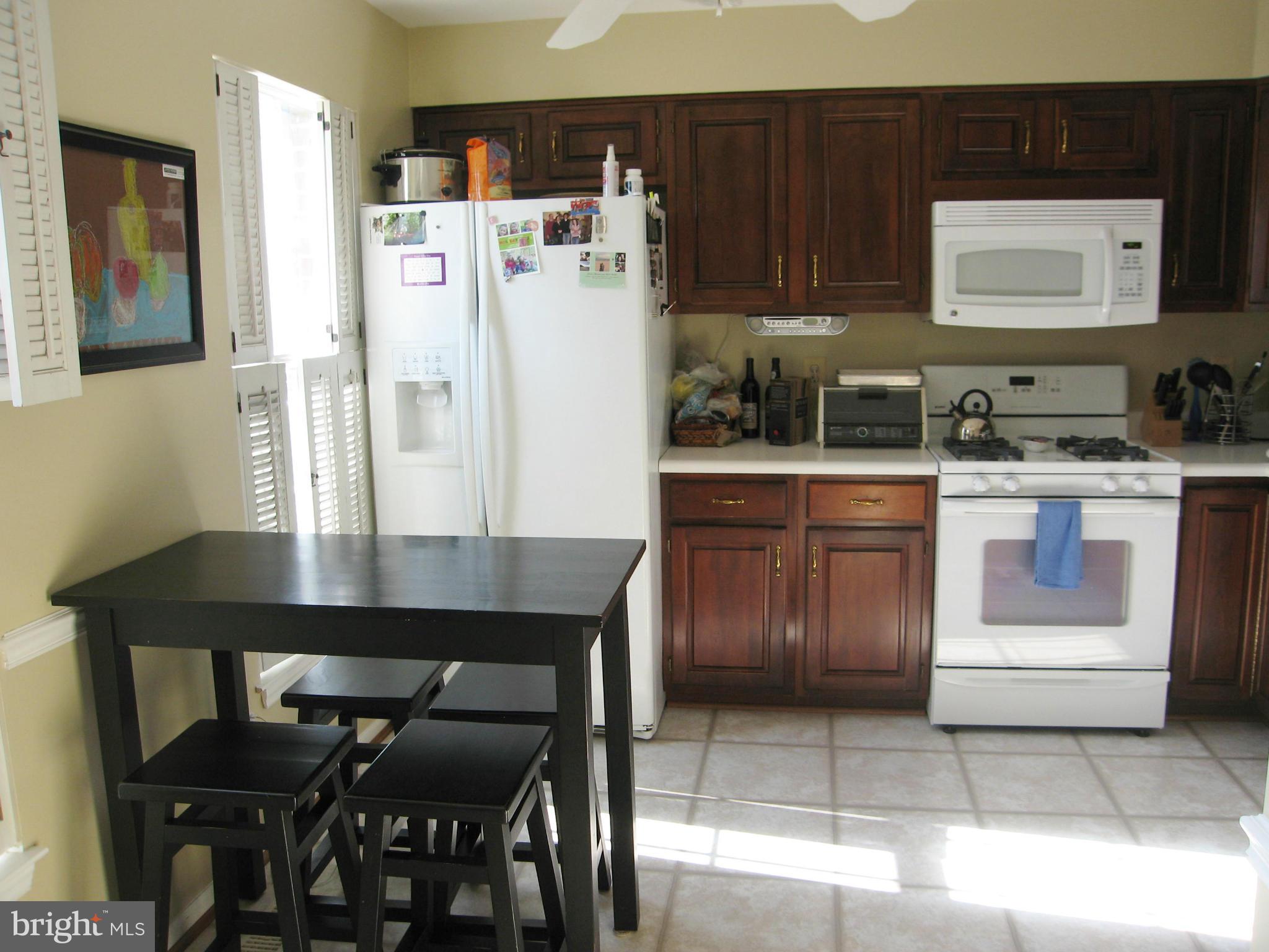 6009 Bingley Road Alexandria, VA 22315 - Photo 2 of 30 Kitchen with Breakfast Area