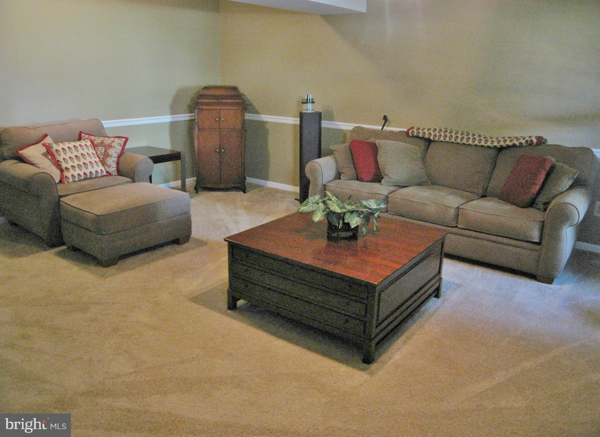 6009 Bingley Road Alexandria, VA 22315 - Photo 17 of 30 Large Family Room with Plenty of Space to Relax