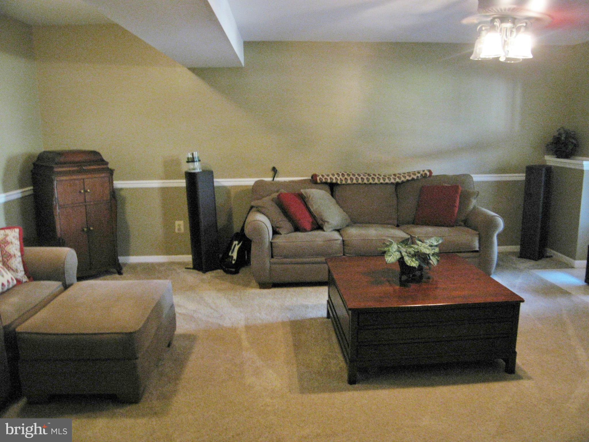 6009 Bingley Road Alexandria, VA 22315 - Photo 18 of 30 Large Family Room with Plenty of Space to Relax