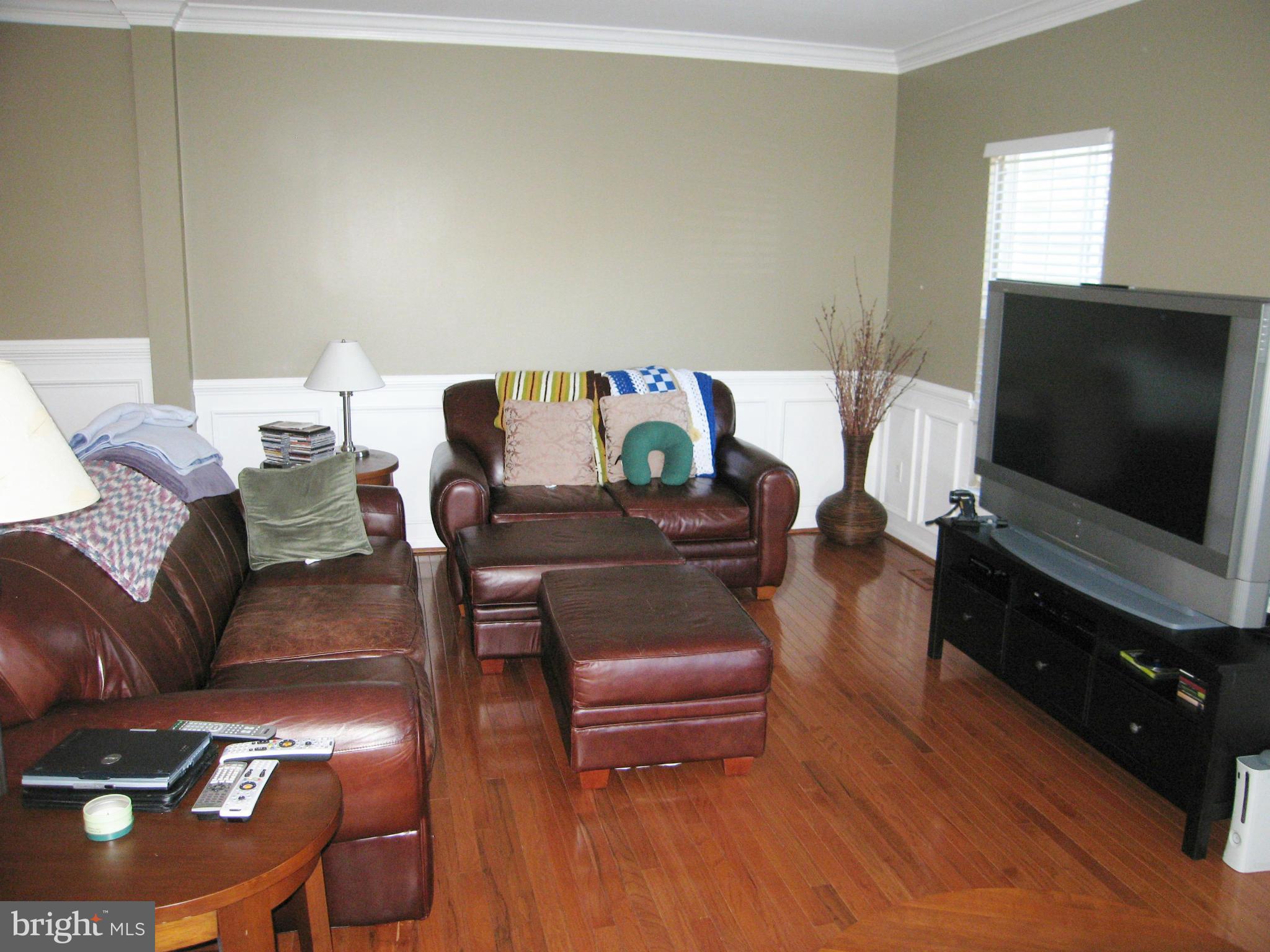 6009 Bingley Road Alexandria, VA 22315 - Photo 8 of 30 Living Room Great for Entertaining