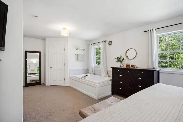 $839,900 | 7 Hideaway Drive, Freeport, ME 04032