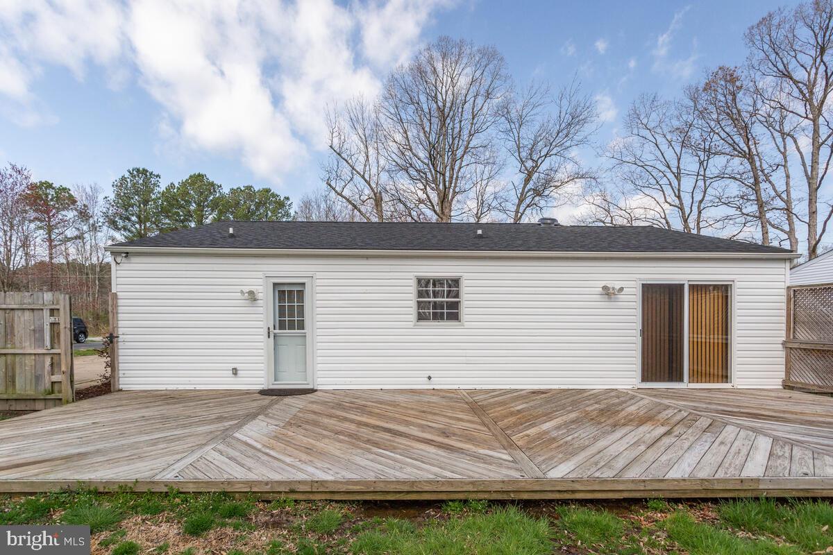 622 Old Love Point Road Stevensville, MD 21666 - Photo 28 of 38 14 x 40 deck