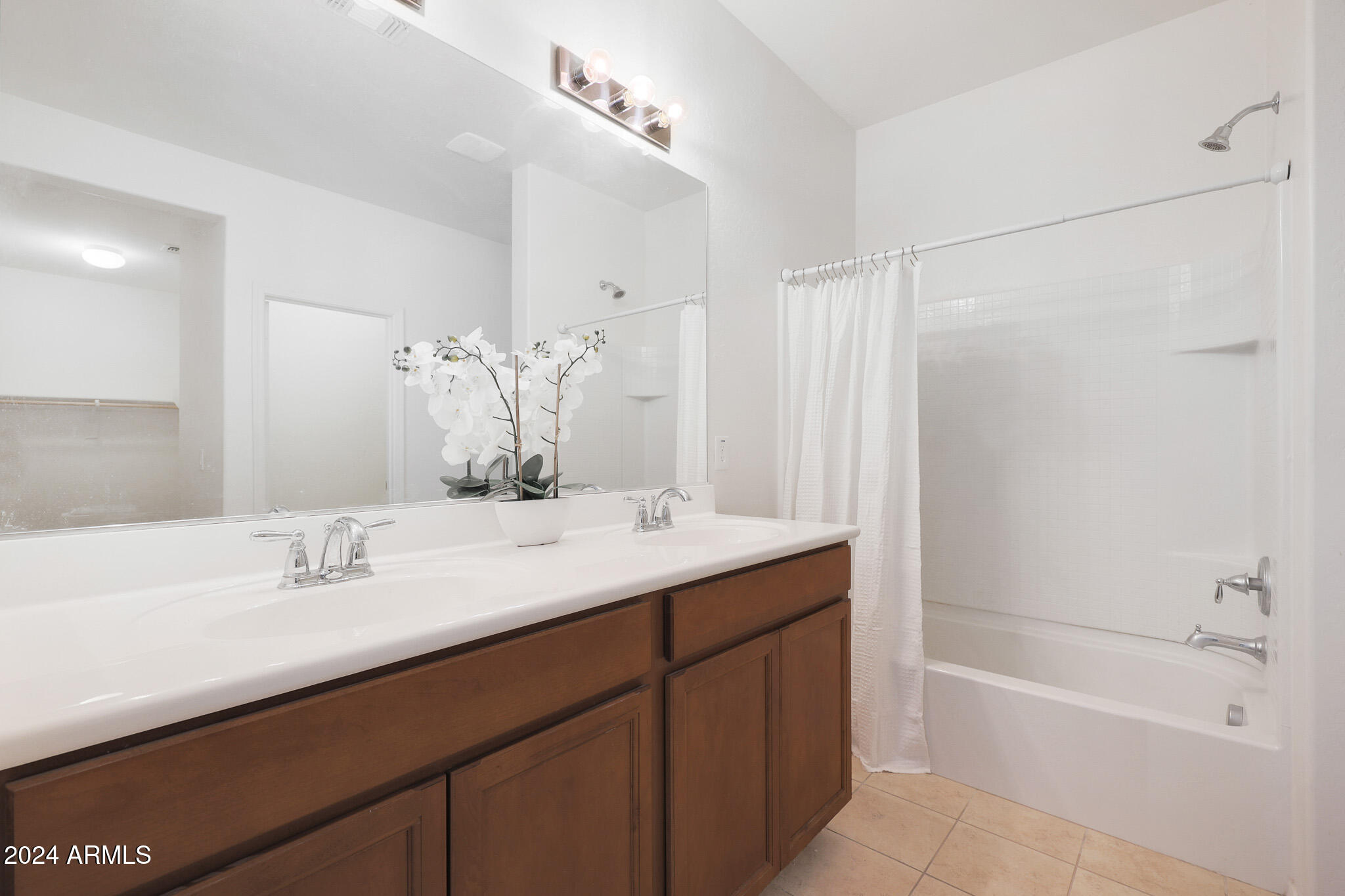 11518 West Boca Raton Road El Mirage, AZ 85335 - Photo 21 of 26 primary bathroom