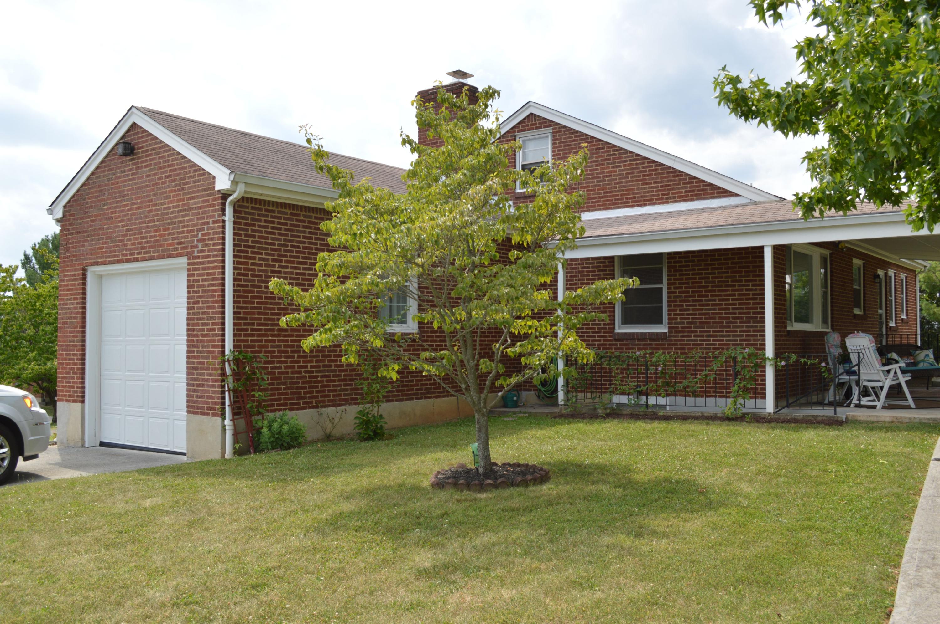 5527 Cove Road Roanoke, VA 24019 - Photo 14 of 39 a front view of a house with a yard