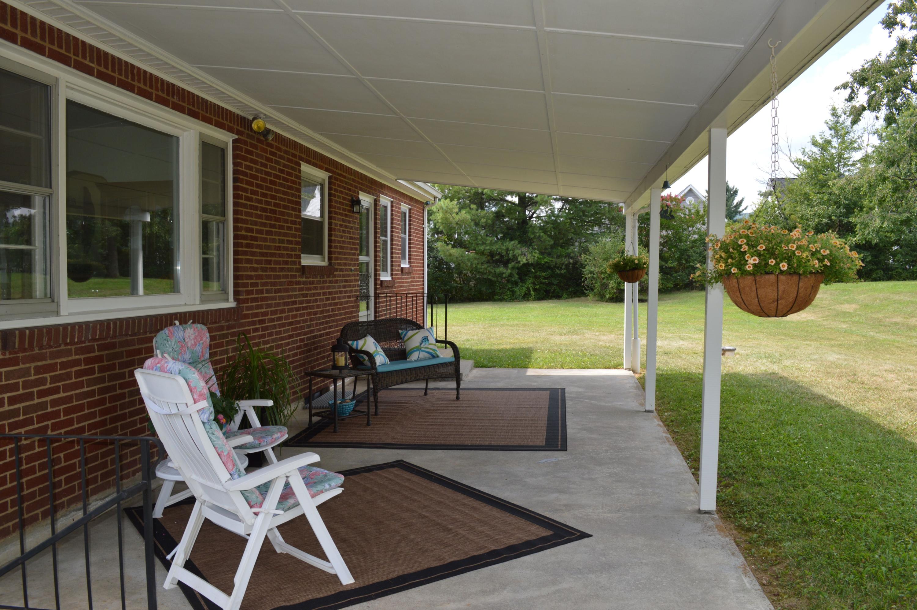 5527 Cove Road Roanoke, VA 24019 - Photo 16 of 39 a view of an outdoor sitting area
