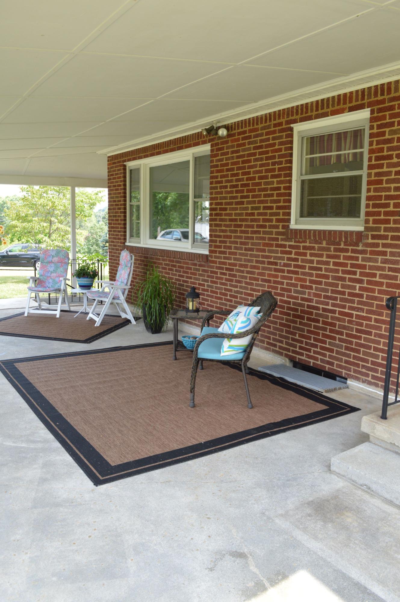 5527 Cove Road Roanoke, VA 24019 - Photo 18 of 39 a view of a lounge chairs in the porch