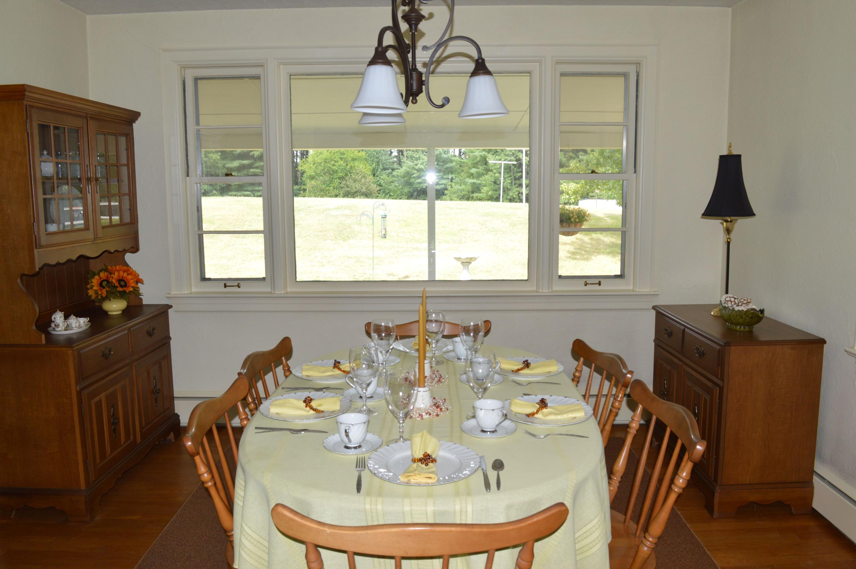 5527 Cove Road Roanoke, VA 24019 - Photo 21 of 39 a dining room with furniture a chandelier and wooden floor