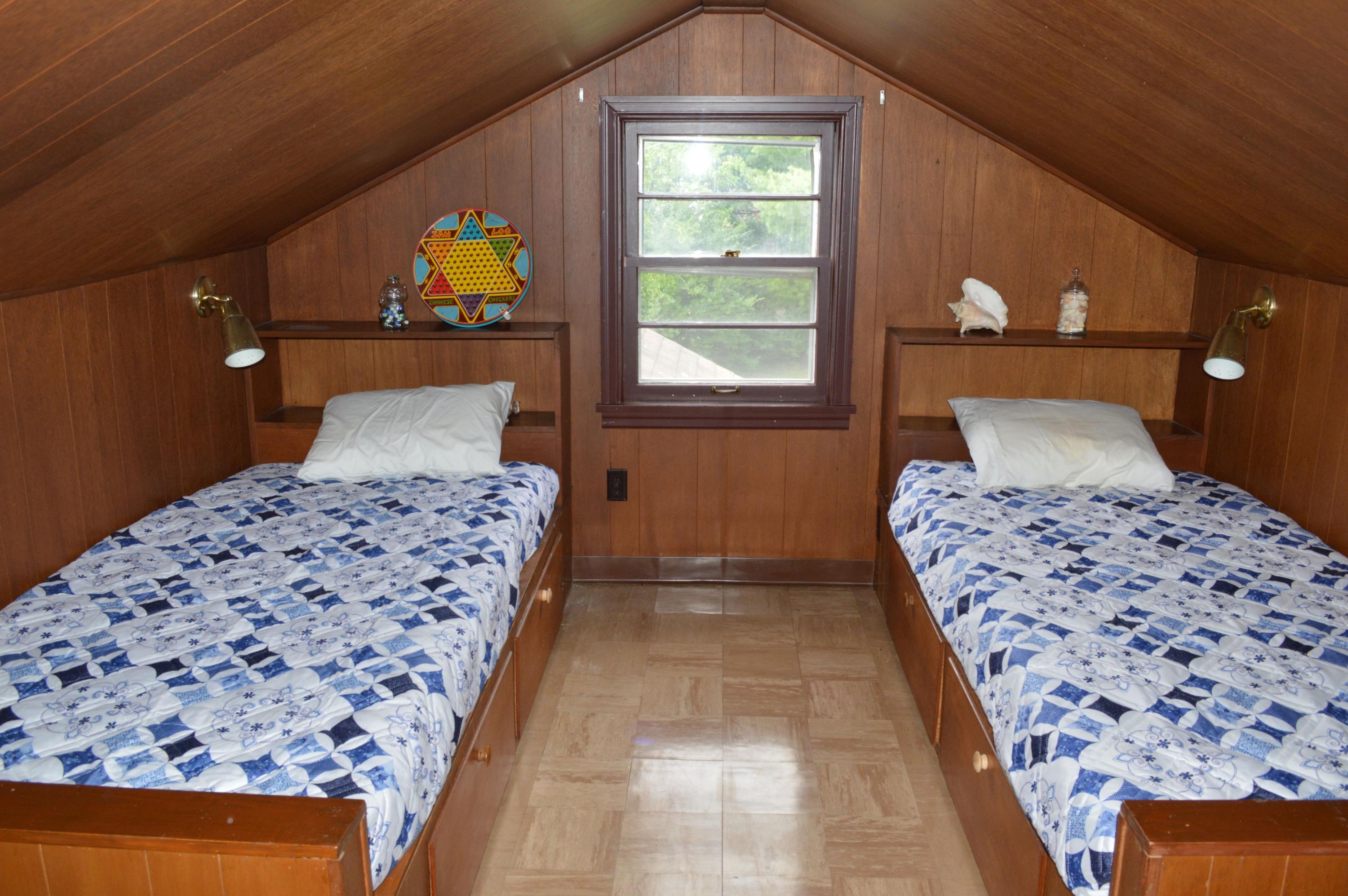 5527 Cove Road Roanoke, VA 24019 - Photo 25 of 39 a bedroom with a bed and a window