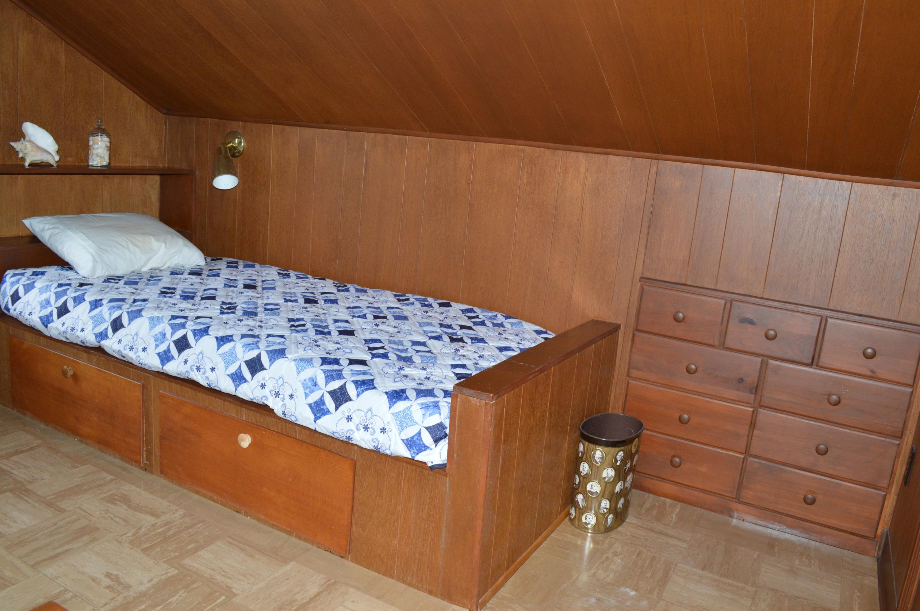 5527 Cove Road Roanoke, VA 24019 - Photo 26 of 39 a bedroom with a bed and a dresser in it