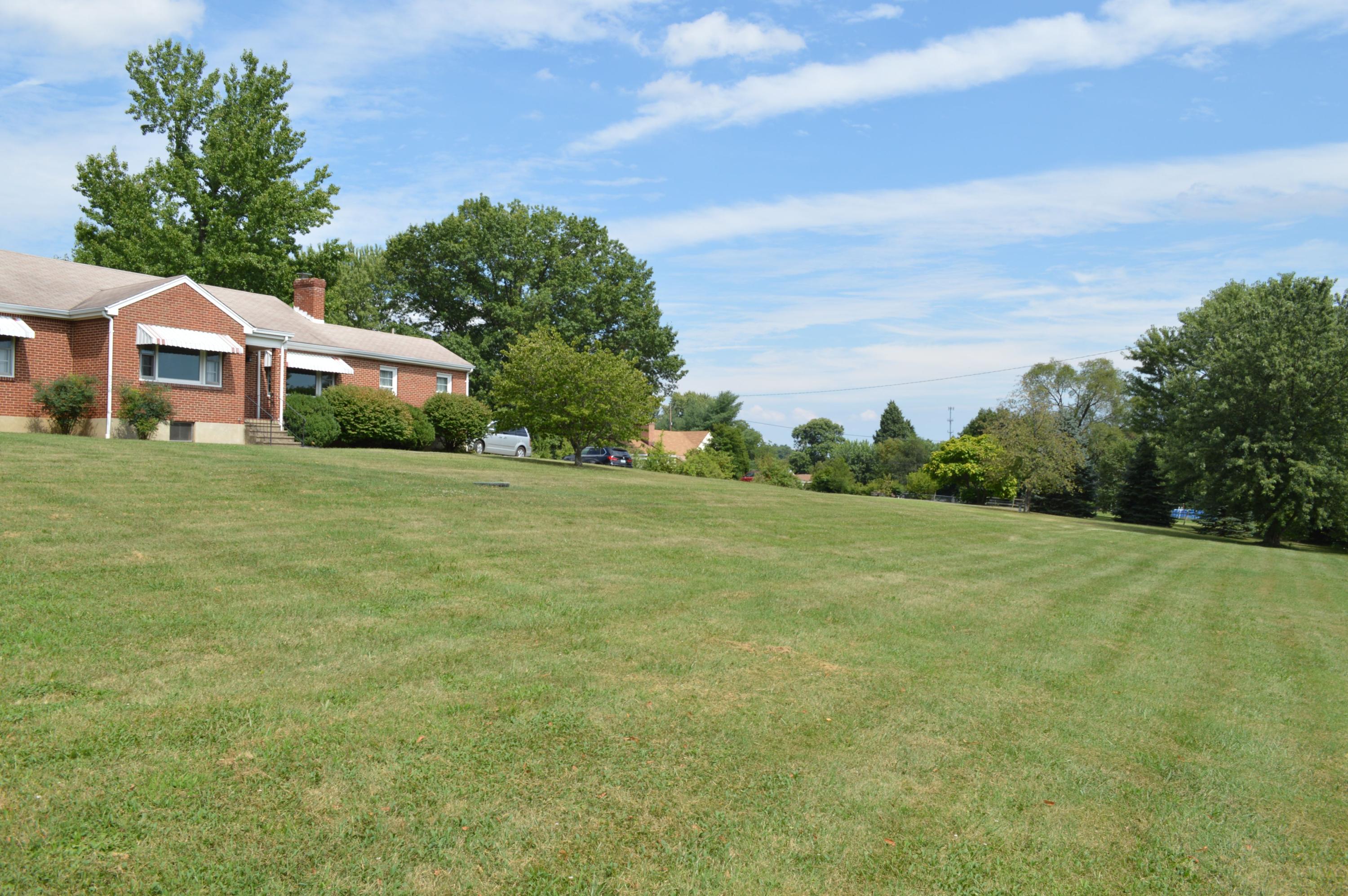5527 Cove Road Roanoke, VA 24019 - Photo 5 of 39 a front view of a house with a yard