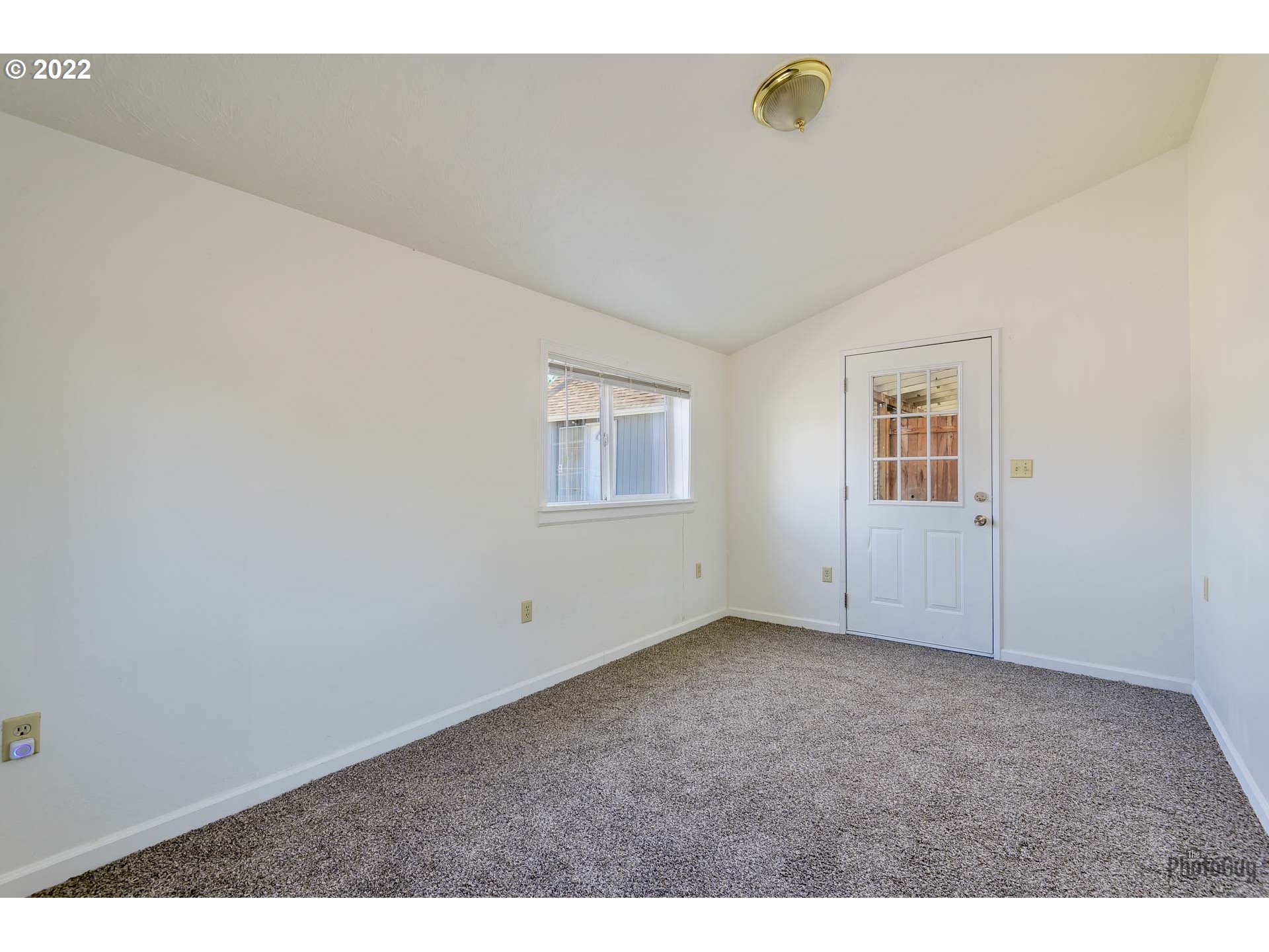 3268 Oregon Avenue Springfield, OR 97478 - Photo 18 of 32 a view of an empty room with a window