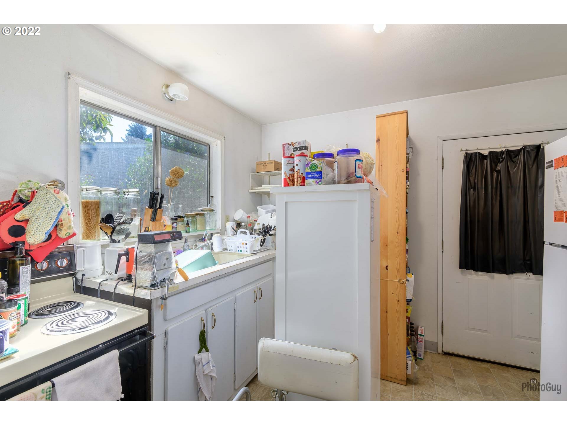 3268 Oregon Avenue Springfield, OR 97478 - Photo 24 of 32 a kitchen with a refrigerator and a stove top oven