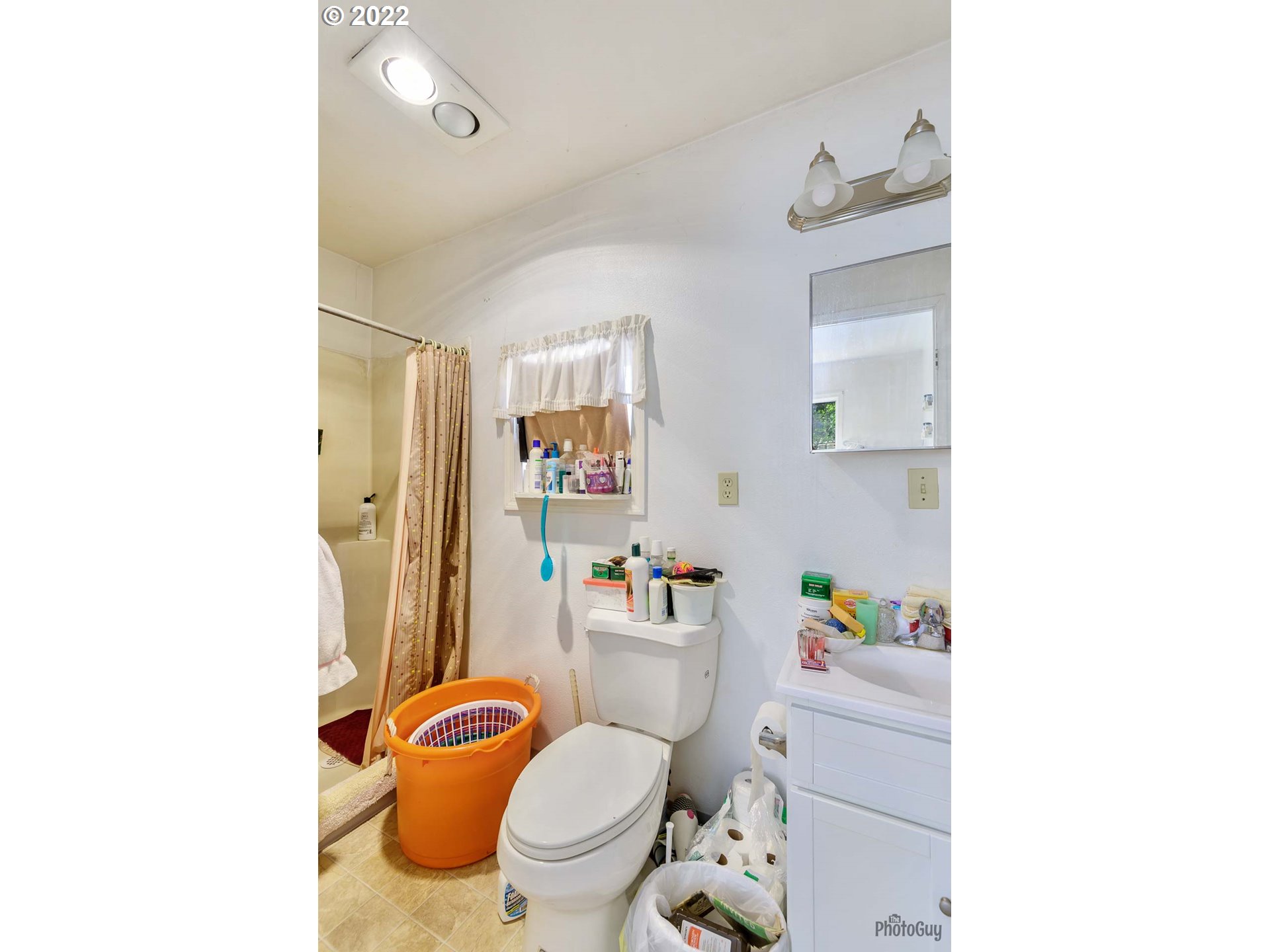 3268 Oregon Avenue Springfield, OR 97478 - Photo 25 of 32 a white toilet sitting next to a bathroom sink and tub