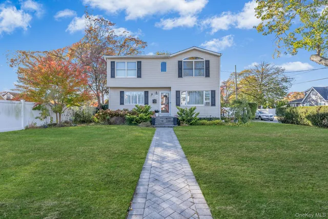 $749,000 | 248 Arnold Avenue, West Babylon, NY 11704