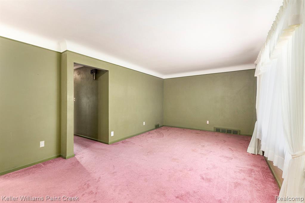 7258 Helen Street Center Line, MI 48015 - Photo 5 of 17