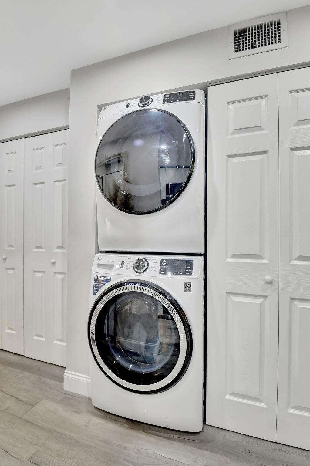2805 Southwest 22nd Avenue, Unit 2050 Delray Beach, FL 33445 - Photo 7 of 36 FULL SIZE GE SMART WASHER & DRYER