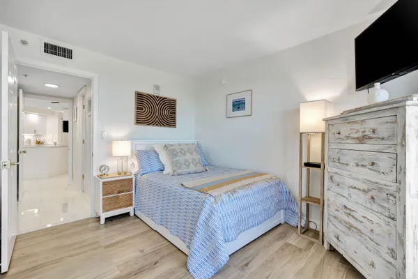 $1,390,000 | 3000 North Ocean Drive, Unit 24F, Singer Island, FL 33404
