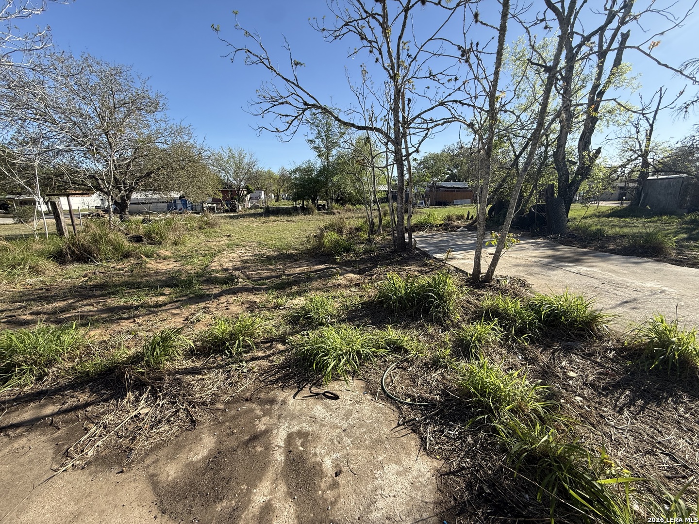 732 Trade Street Pleasanton, TX 78064 - Photo 5 of 13 a backyard of a house with lots of green space