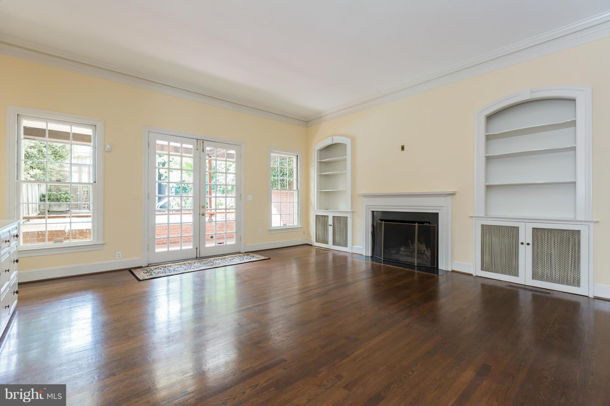 1342 28th Street Northwest Washington, DC 20007 - Photo 4 of 19 Living Room