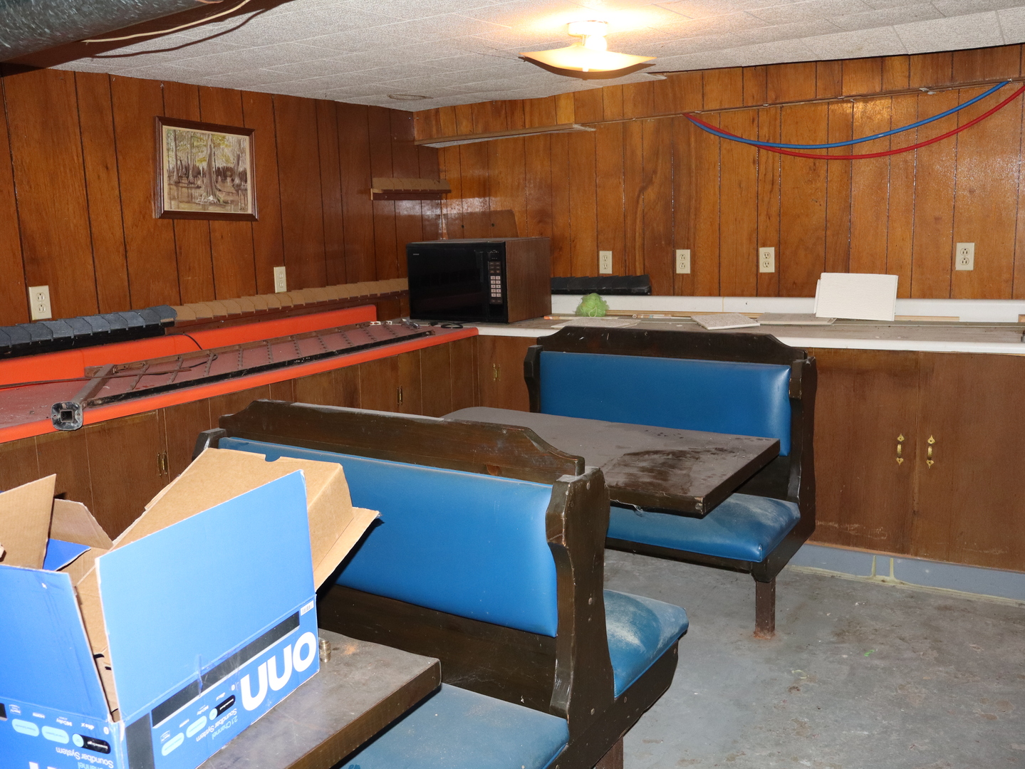 1404 South Monroe Street Streator, IL 61364 - Photo 8 of 9 a room with furniture and a air conditioner vent