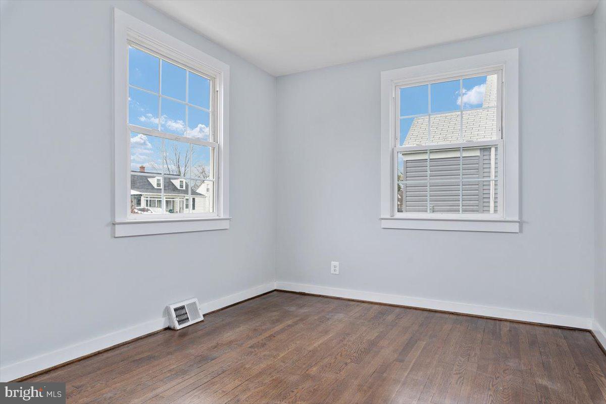 8116 Longpoint Road Dundalk, MD 21222 - Photo 12 of 27