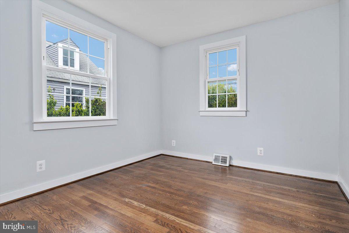 8116 Longpoint Road Dundalk, MD 21222 - Photo 15 of 27