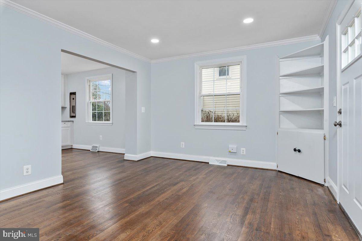 8116 Longpoint Road Dundalk, MD 21222 - Photo 7 of 27