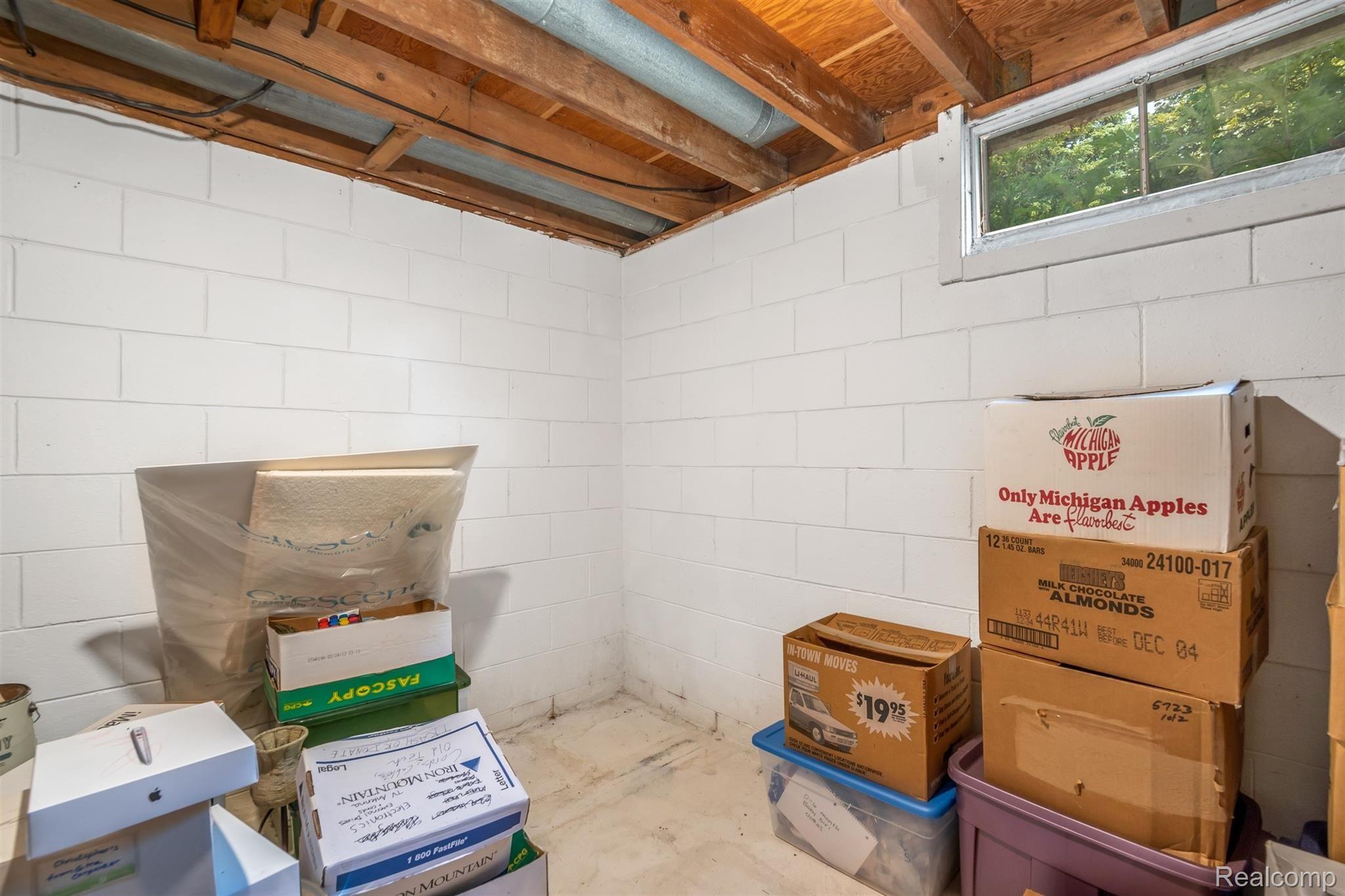 5393 South Genesee Road Grand Blanc, MI 48439 - Photo 31 of 40 35-5393 S Genesee Rd-WindowStill-Re.jpg