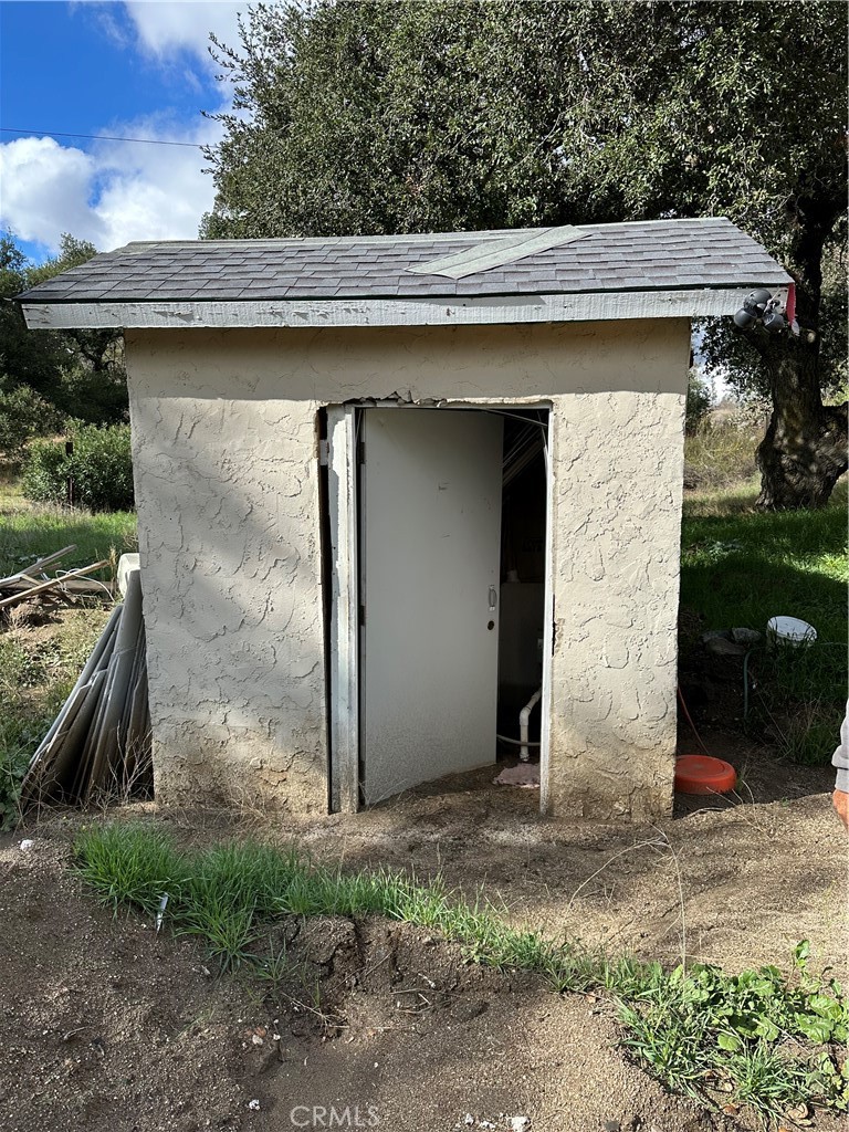 34930 East Benton Road Hemet, CA 92544 - Photo 33 of 54 Well house.