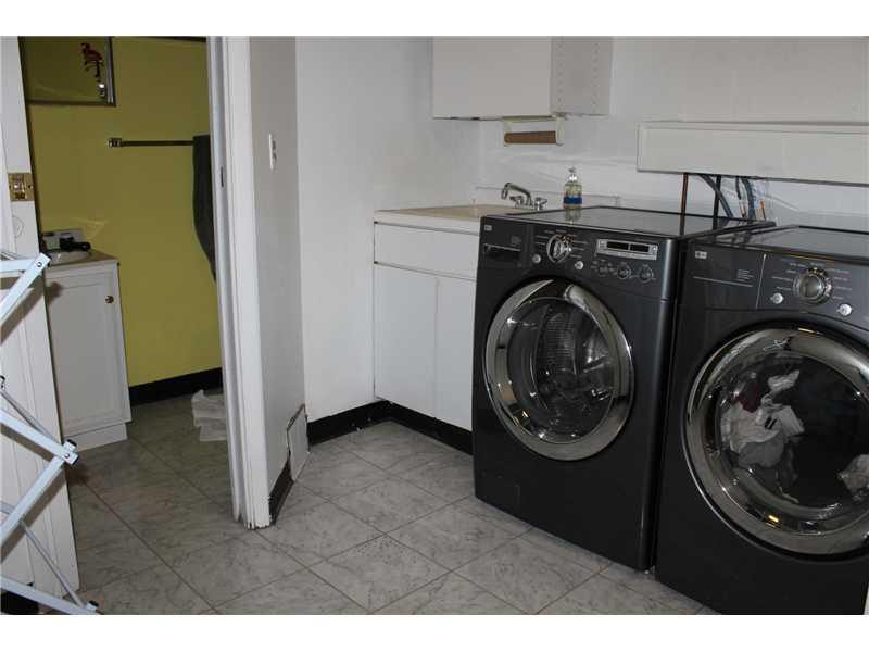 154 Maple Heights Road Pittsburgh, PA 15232 - Photo 16 of 17 Other. Laundry room with 3rd of 3 full baths attached