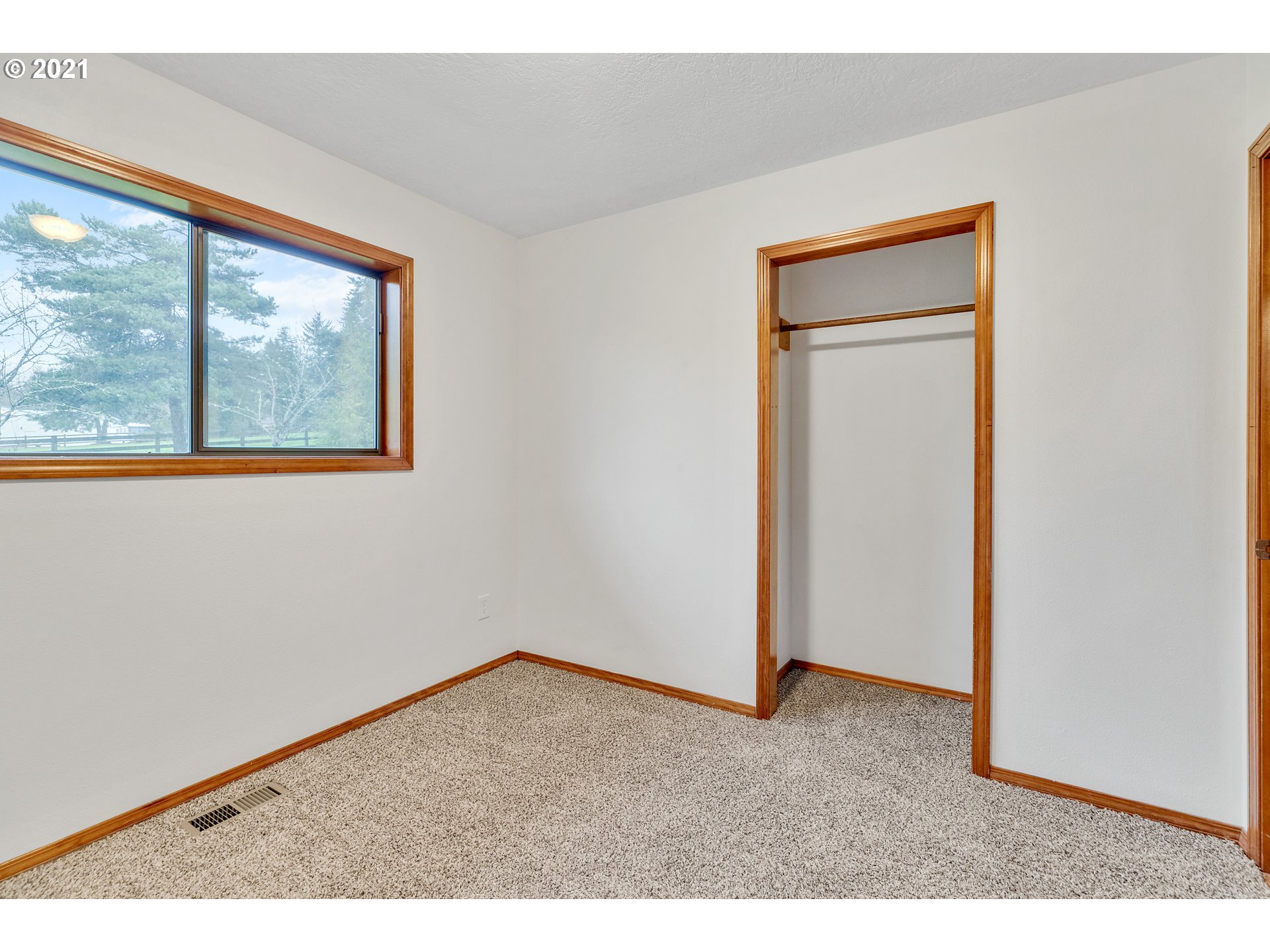 24875 Southeast Sunshine Valley Road Damascus, OR 97089 - Photo 15 of 26 Gallery Image 15
