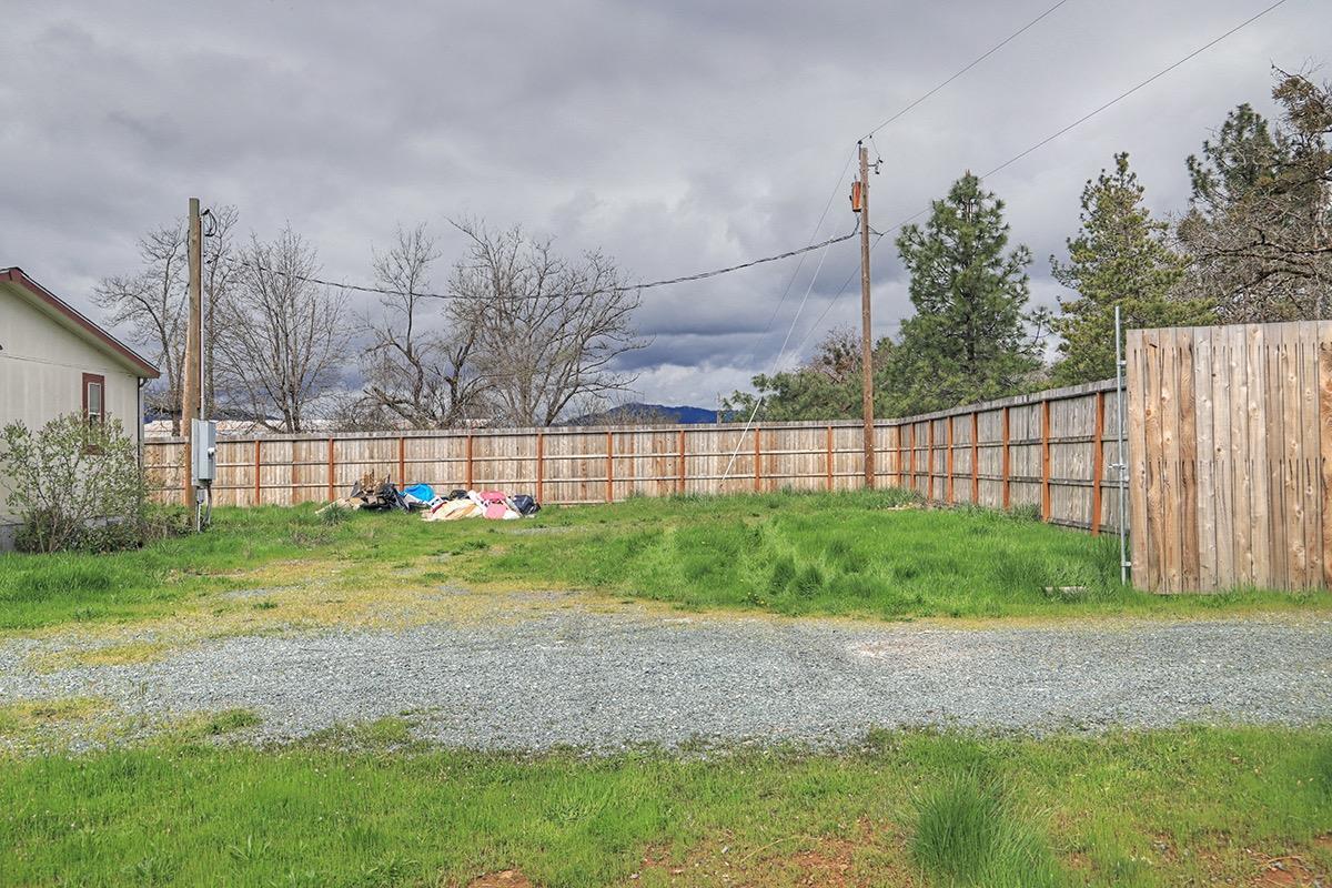 323 Harris Road Grants Pass, OR 97526 - Photo 4 of 23 Additional Photo