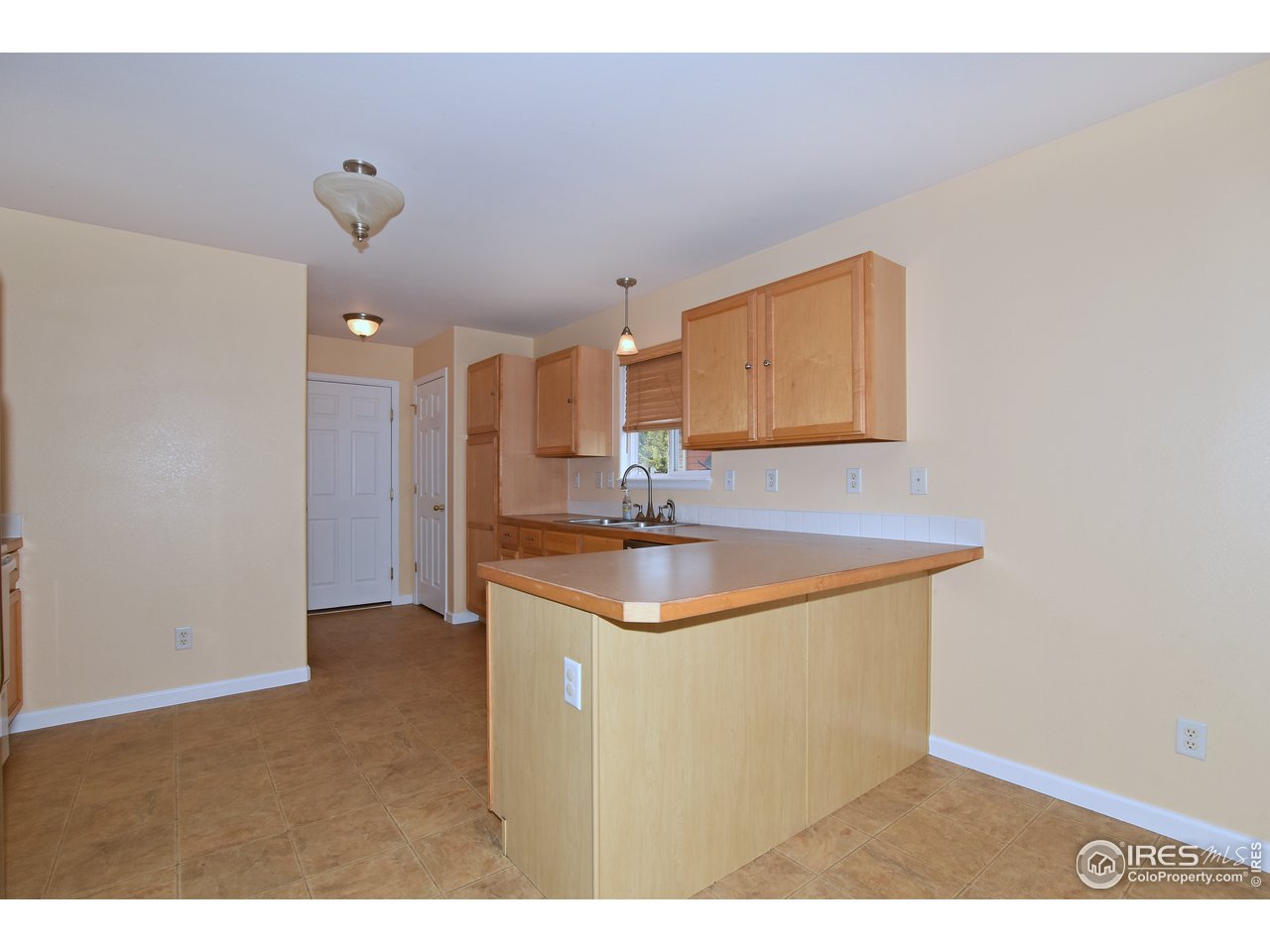 924 Cliffrose Way Severance, CO 80550 - Photo 18 of 40 a bathroom with a sink a mirror and vanity