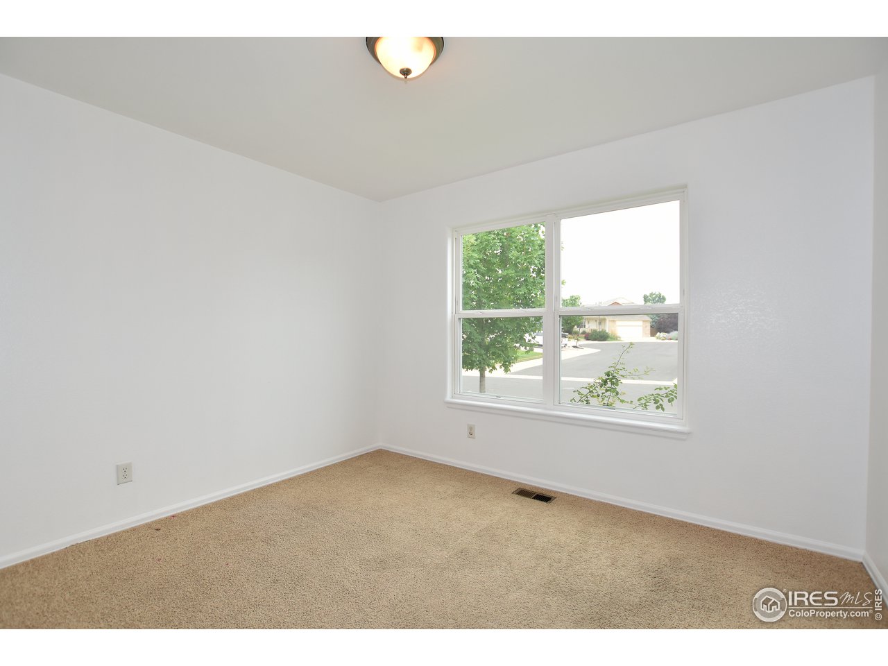 924 Cliffrose Way Severance, CO 80550 - Photo 34 of 40 an empty room with a window