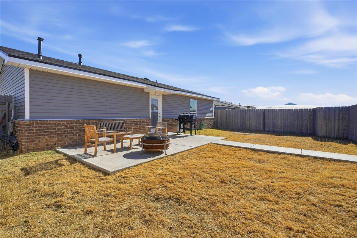 13804 Paris Avenue Lubbock, TX 79423 - Photo 26 of 28 a view of a house with swimming pool and sitting area