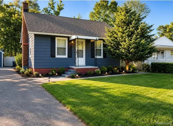 $229,000 | 71 Biltmore Drive, Troy, MI 48084