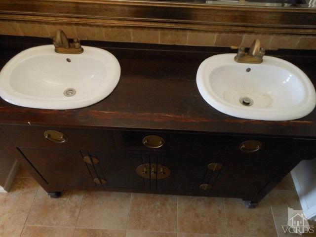 2287 Birchfield Street Simi Valley, CA 93065 - Photo 21 of 22 a bathroom with a sink and a mirror