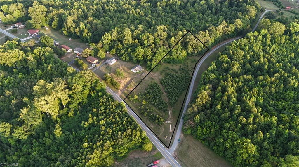 544 Brooks Road Reidsville, NC 27320 - Photo 2 of 12