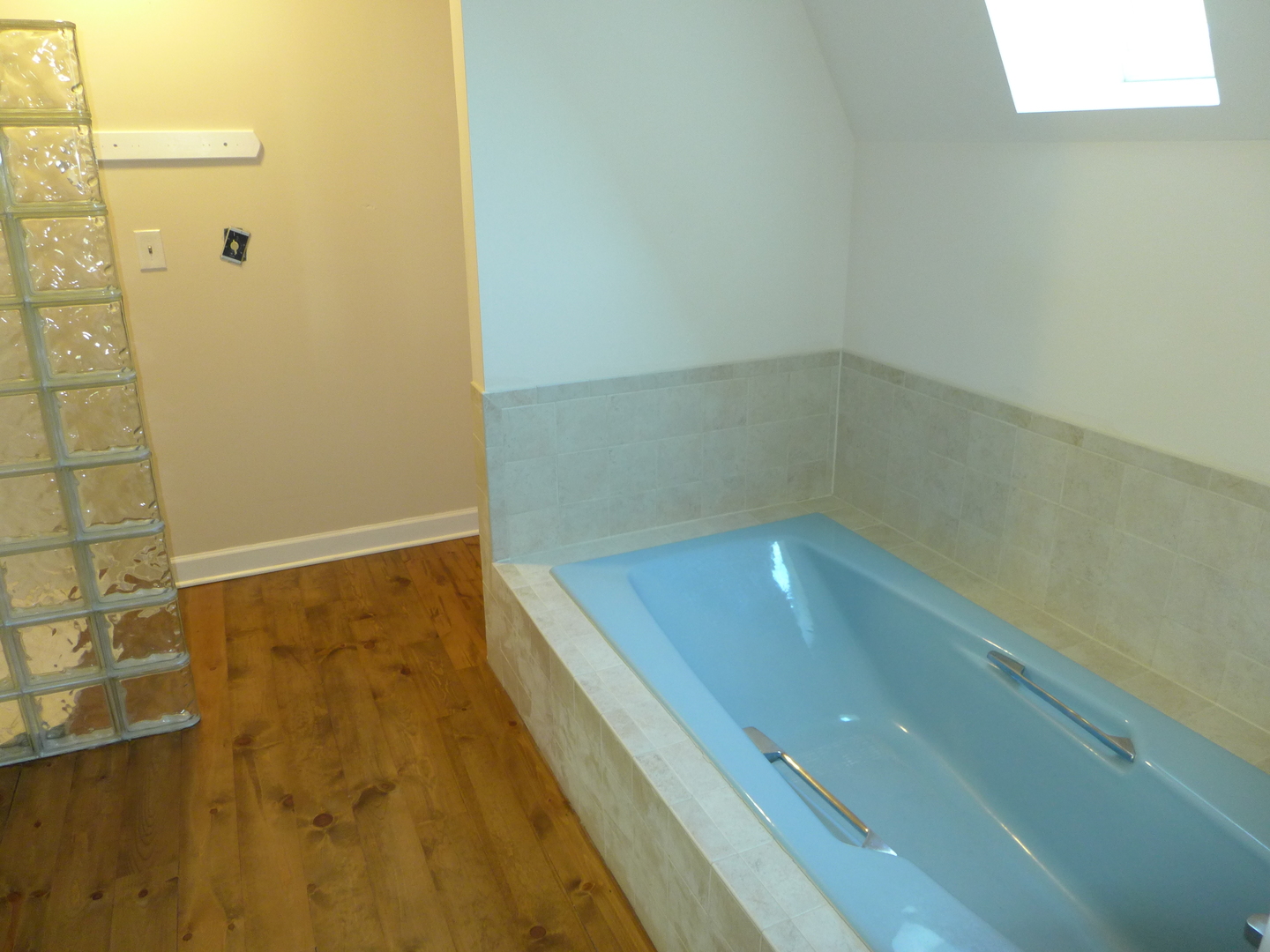 6316 Johnsburg Road Spring Grove, IL 60081 - Photo 26 of 29 a bathroom with a tub