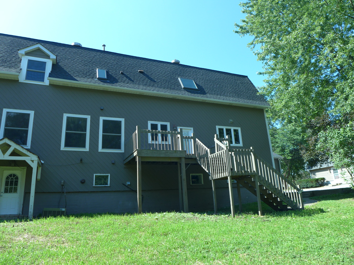 6316 Johnsburg Road Spring Grove, IL 60081 - Photo 4 of 29 a front view of a house with a garden