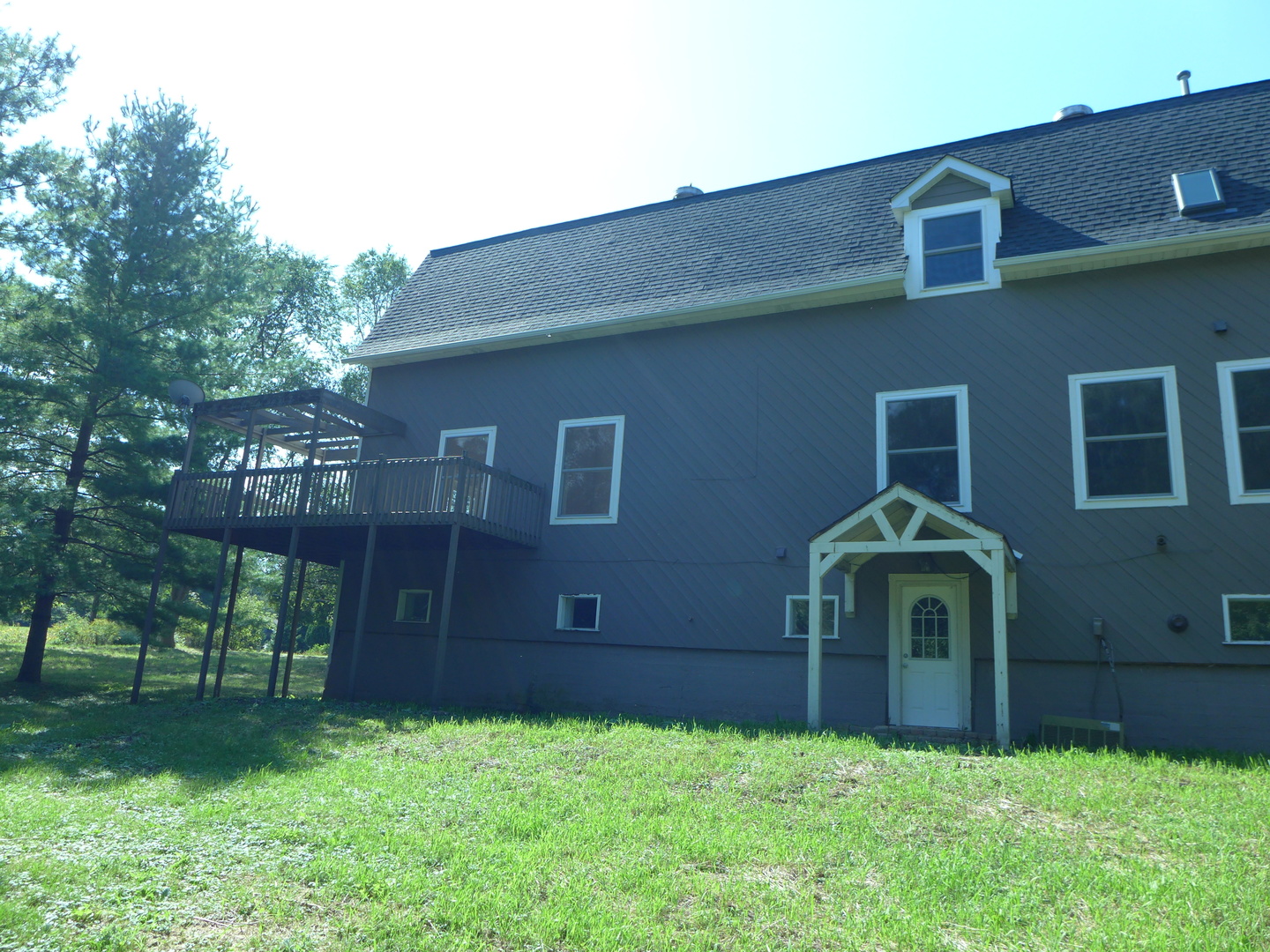 6316 Johnsburg Road Spring Grove, IL 60081 - Photo 5 of 29 a front view of a house with garden