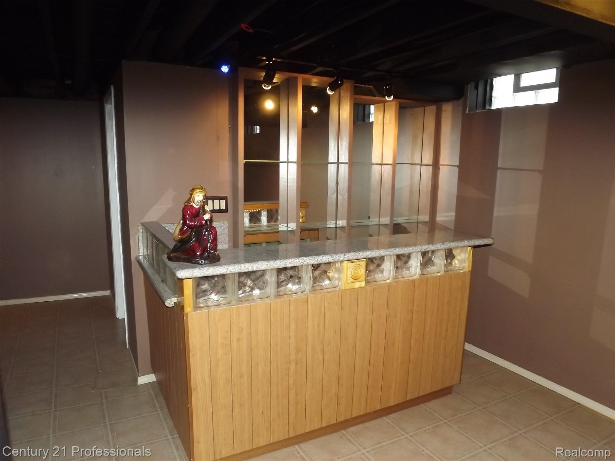 549 Lockmoore Court Rochester, MI 48307 - Photo 25 of 32 Lower Level Bar