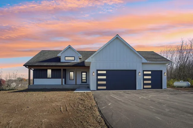 $765,000 | 18866 Silo Court, Shafer, MN 55074