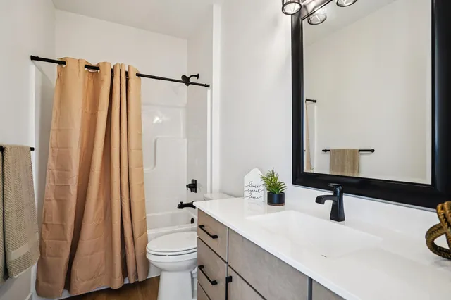 $765,000 | 18866 Silo Court, Shafer, MN 55074