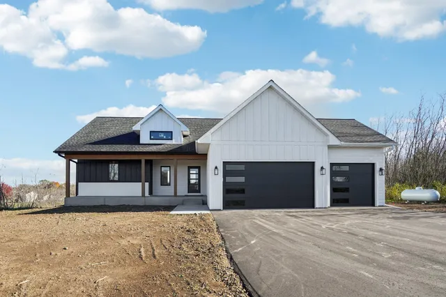 $765,000 | 18866 Silo Court, Shafer, MN 55074