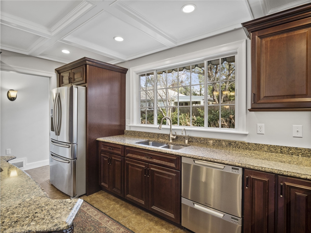 368 West Roxbury Parkway Boston, MA 02132 - Photo 11 of 42 Gallery Image 11