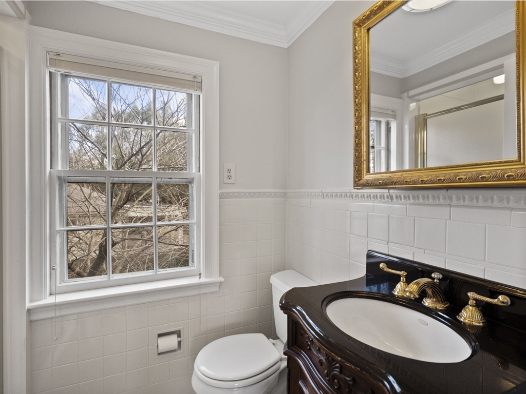 368 West Roxbury Parkway Boston, MA 02132 - Photo 38 of 42 Gallery Image 38