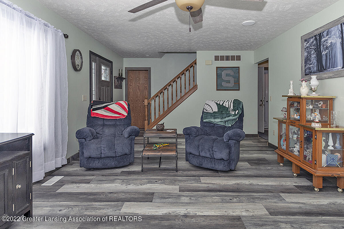 2100 South Eifert Road Mason, MI 48854 - Photo 9 of 39 Living Room