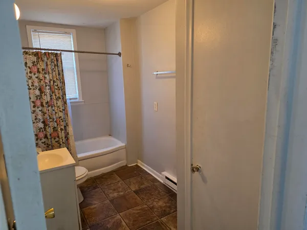 $900 | 22006 North Chrysler Drive, Unit 4, Hazel Park, MI 48030