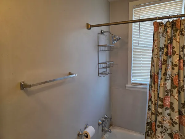 $900 | 22006 North Chrysler Drive, Unit 4, Hazel Park, MI 48030